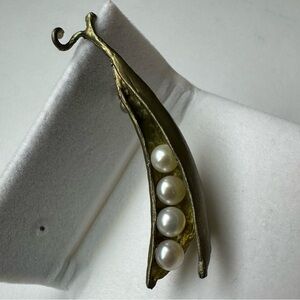 Michael Michaud 4 Pea Pod Brooch